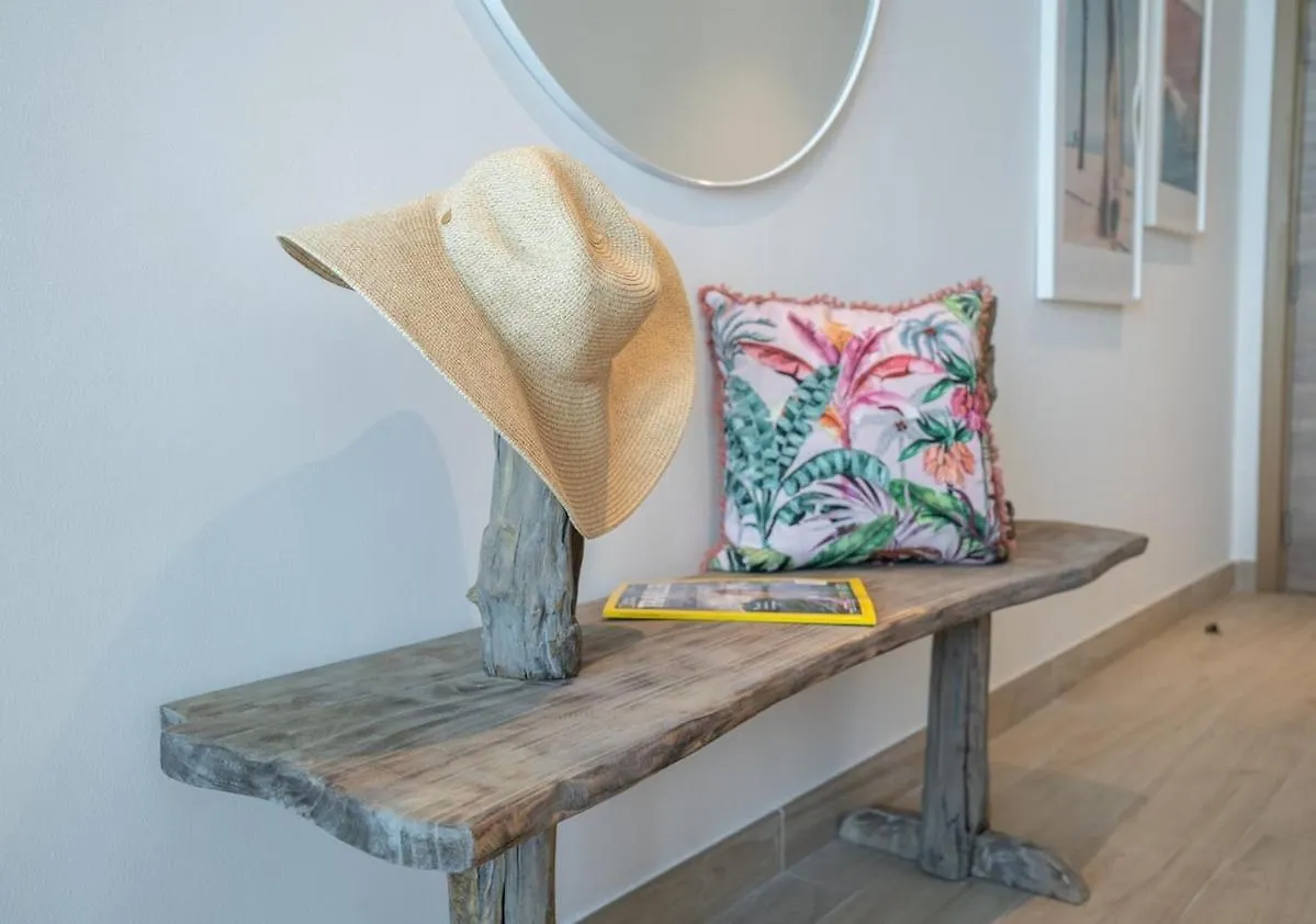 Charming Minimalist Studio Perfect For 4 In Dubai Marina Lejlighed