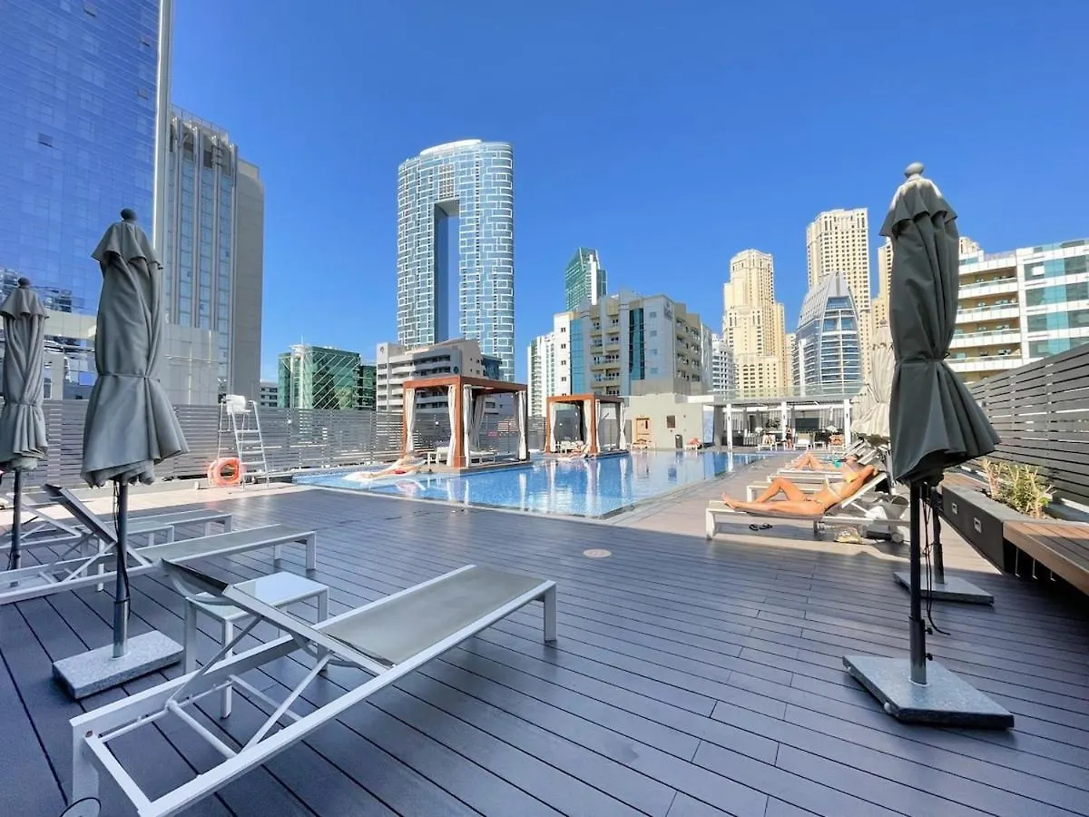 Charming Minimalist Studio Perfect For 4 In Dubai Marina Lejlighed