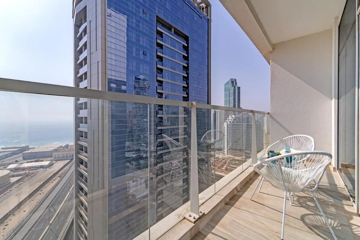 Charming Minimalist Studio Perfect For 4 In Dubai Marina 0*,