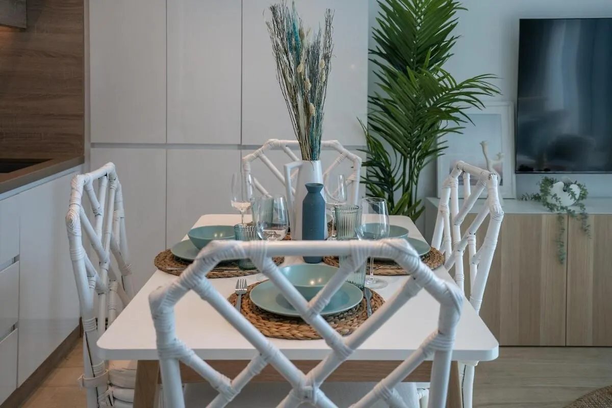 Charming Minimalist Studio Perfect For 4 In Dubai Marina 0*,