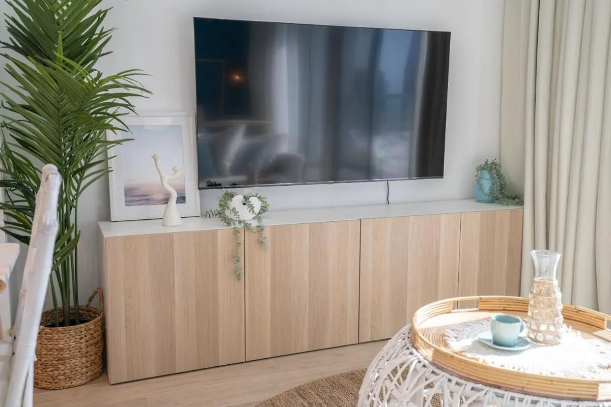 Charming Minimalist Studio Perfect For 4 In Dubai Marina 0*,  United Arab Emirates